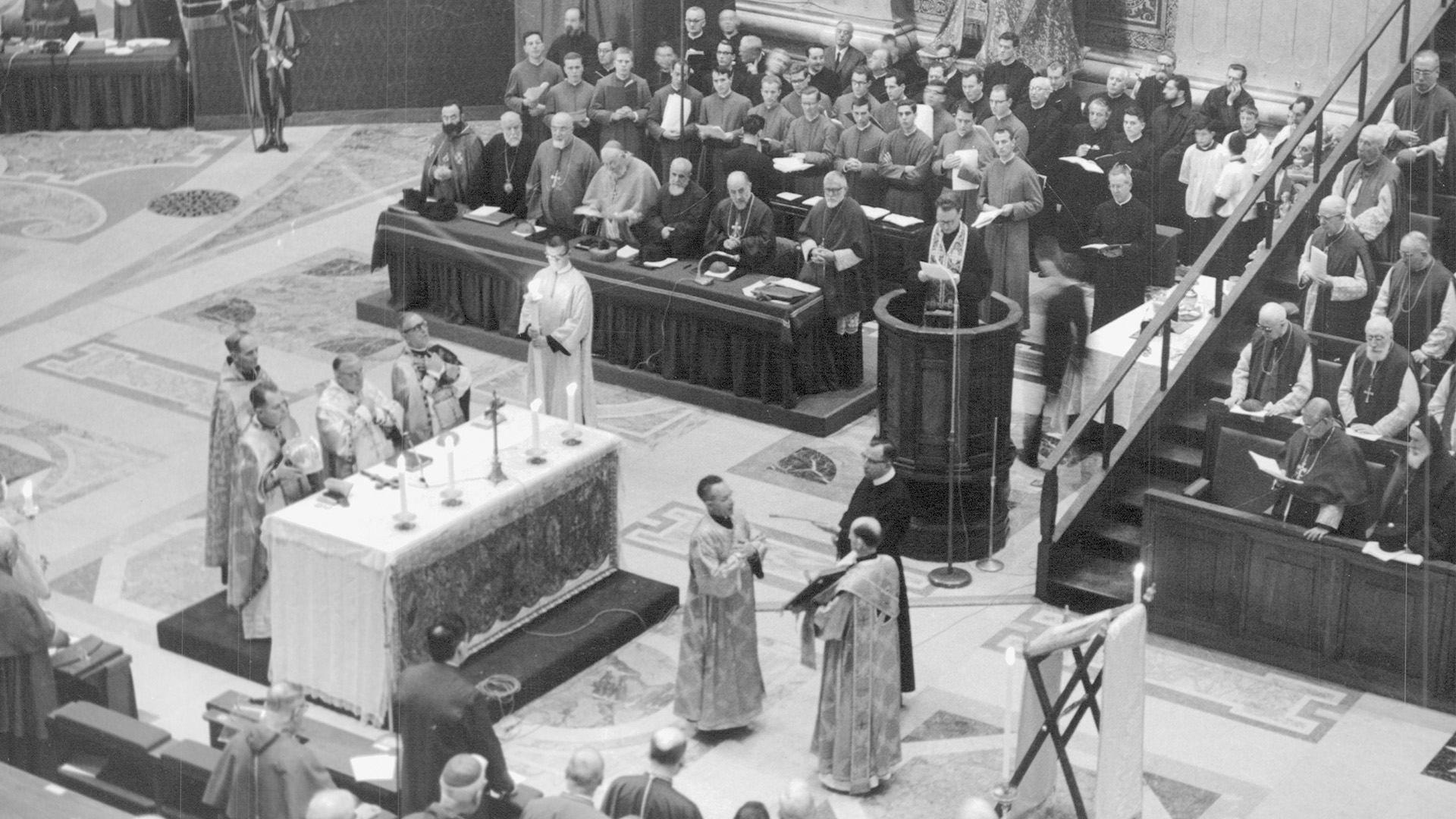 60 éve mutatott be Dudás Miklós püspök magyar nyelvű Szent Liturgiát a Szent Péter-bazilikában