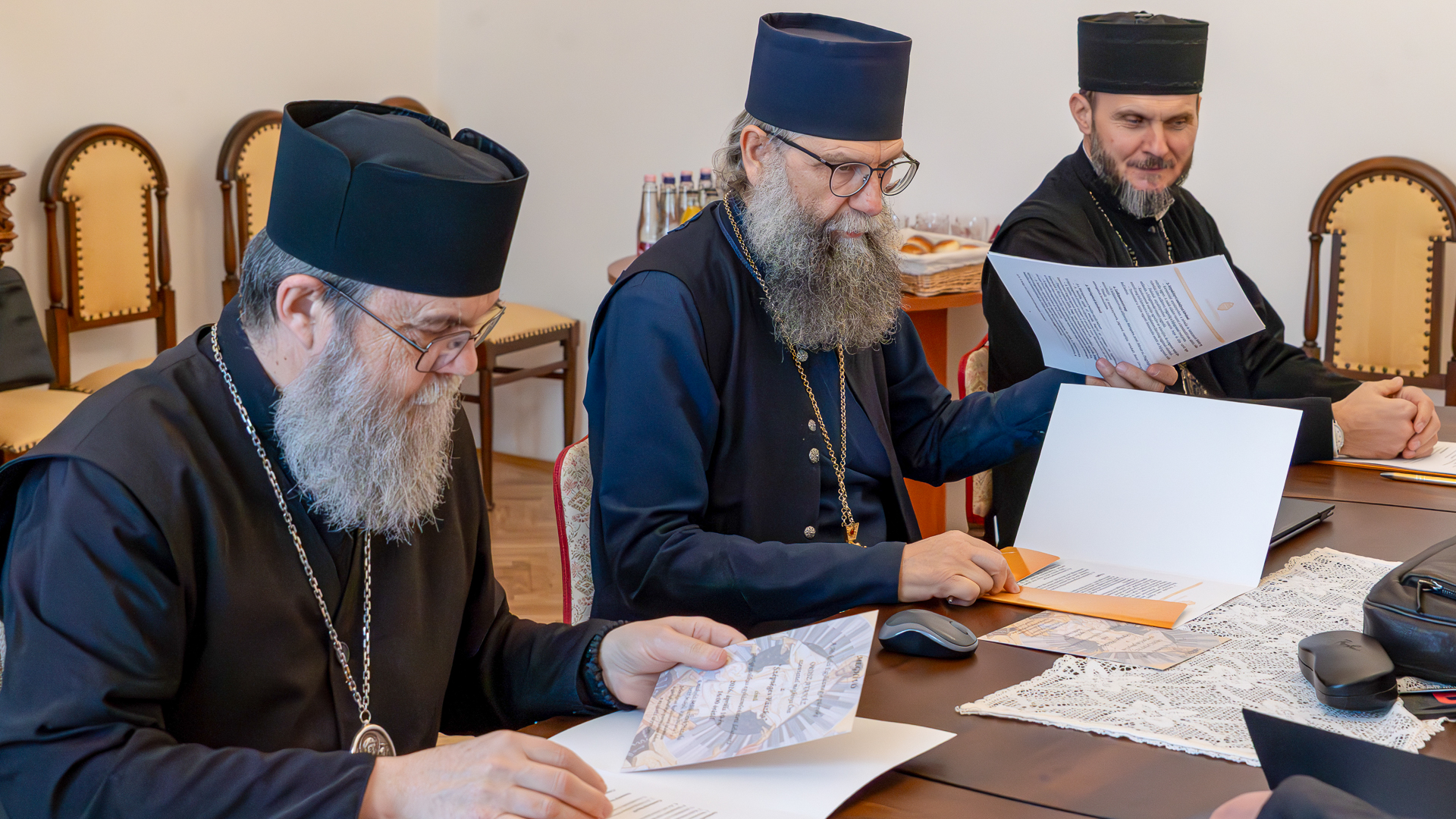 Megtartotta soron következő ülését a Hierarchák Tanácsa