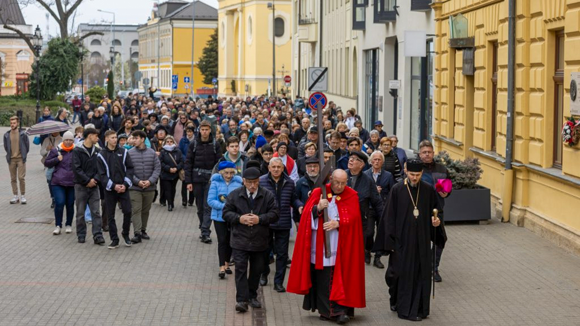 Városi keresztutat tartottak Nyíregyházán és Debrecenben is