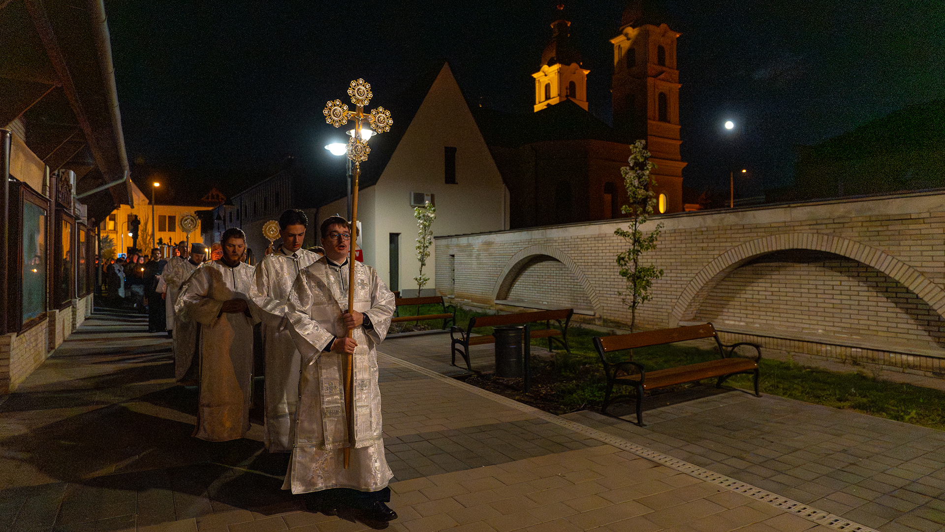 Jézus feltámadása egyértelmű és mindenkinek szól – ünnep a nyíregyházi Szent Miklós-székesegyházban